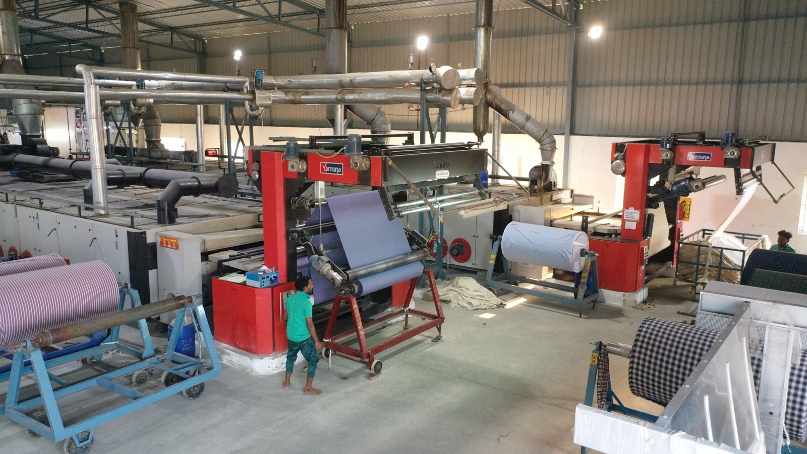 Stenter heat-setting in operation